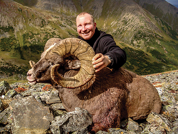 Trophy Kamchatka Snow Sheep Hunting in Russia